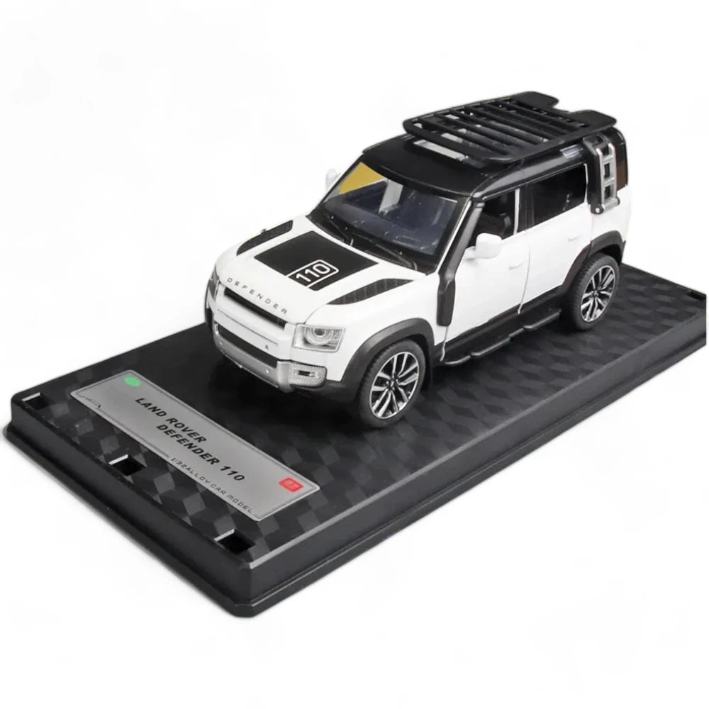 Carro em MIniatura Land Rover Defender 1:32 em Metal com Luzes e Som Branca com base - MiniRare