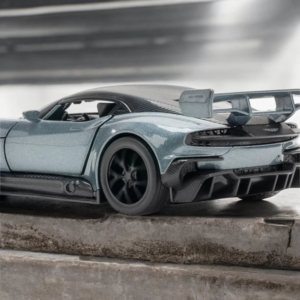 Carro em Miniatura Aston Martin VULCAN 1:32 em Metal com Luzes e Som cinza - MiniRare