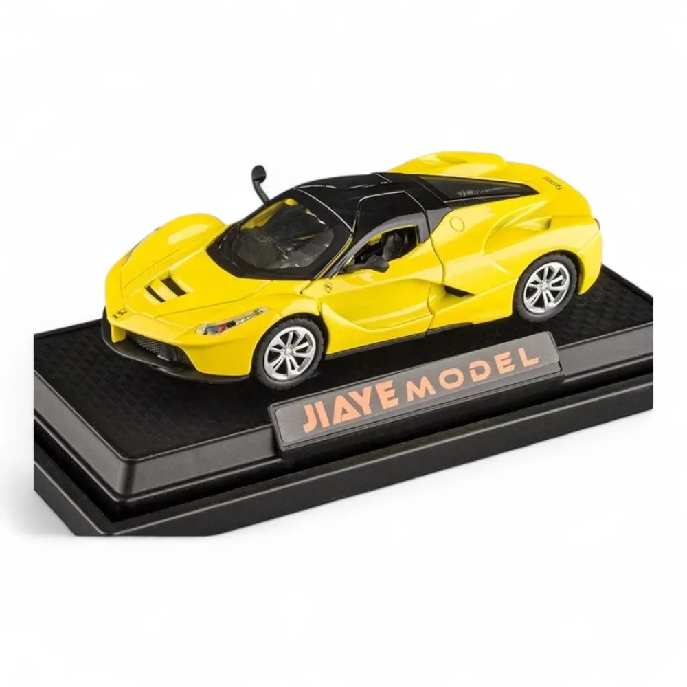 Carro em Miniatura Ferrari Laferrari 1:36 em Metal com Luzes e Som Amarelo Base - MiniRare