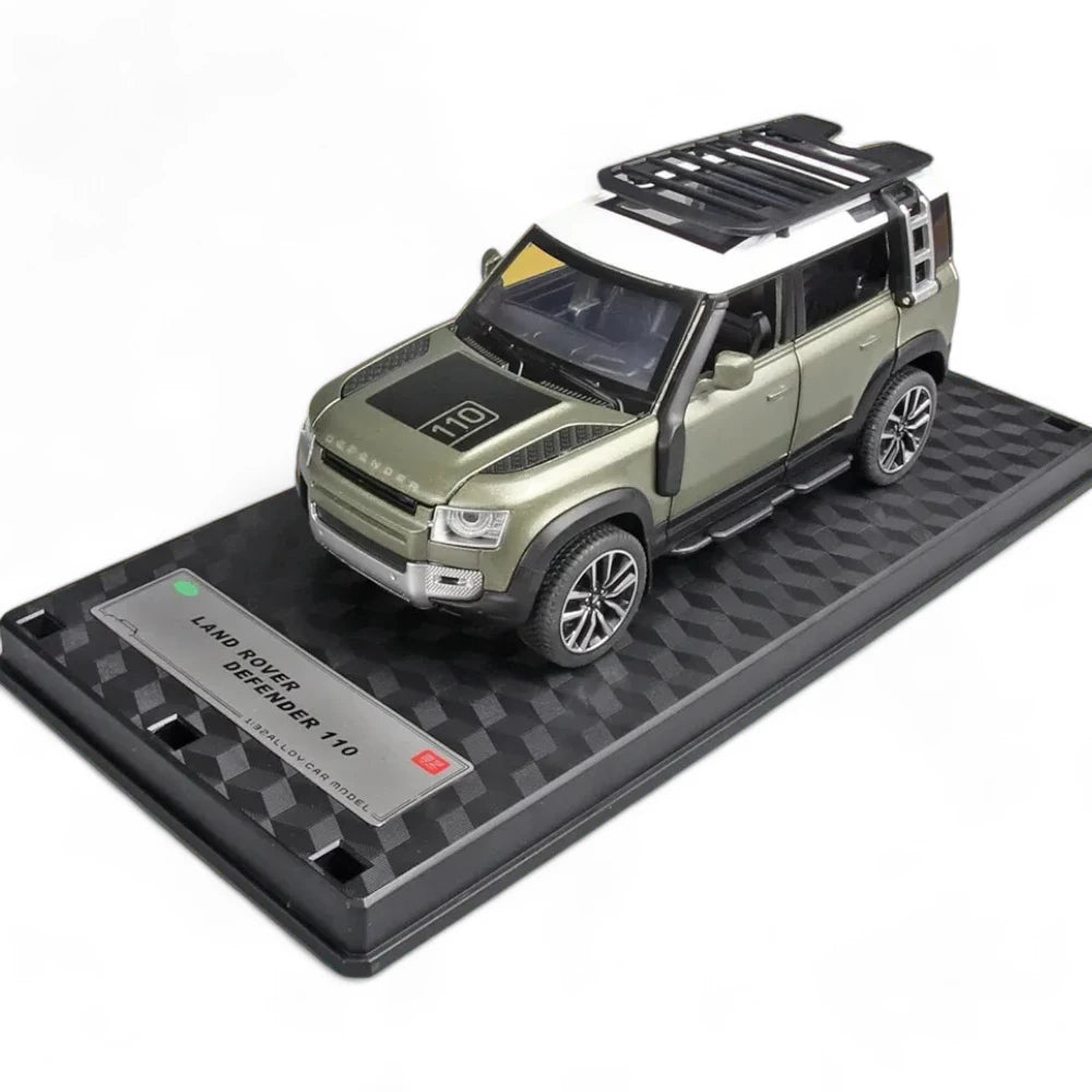 Carro em Miniatura Land Rover Defender 1:32 em Metal com Luzes e Som Verde com base - MiniRare