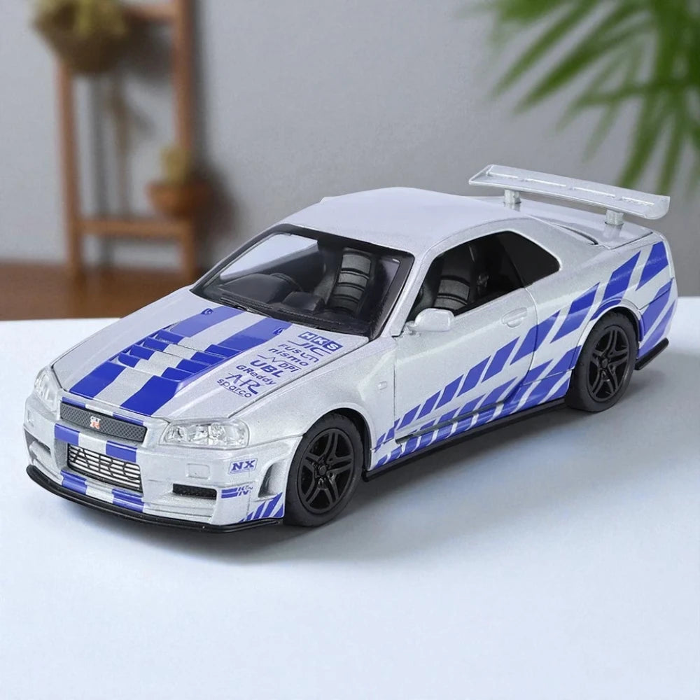 Nissan Skyline R34 GT-R 1:32 em Metal com Luzes e Som